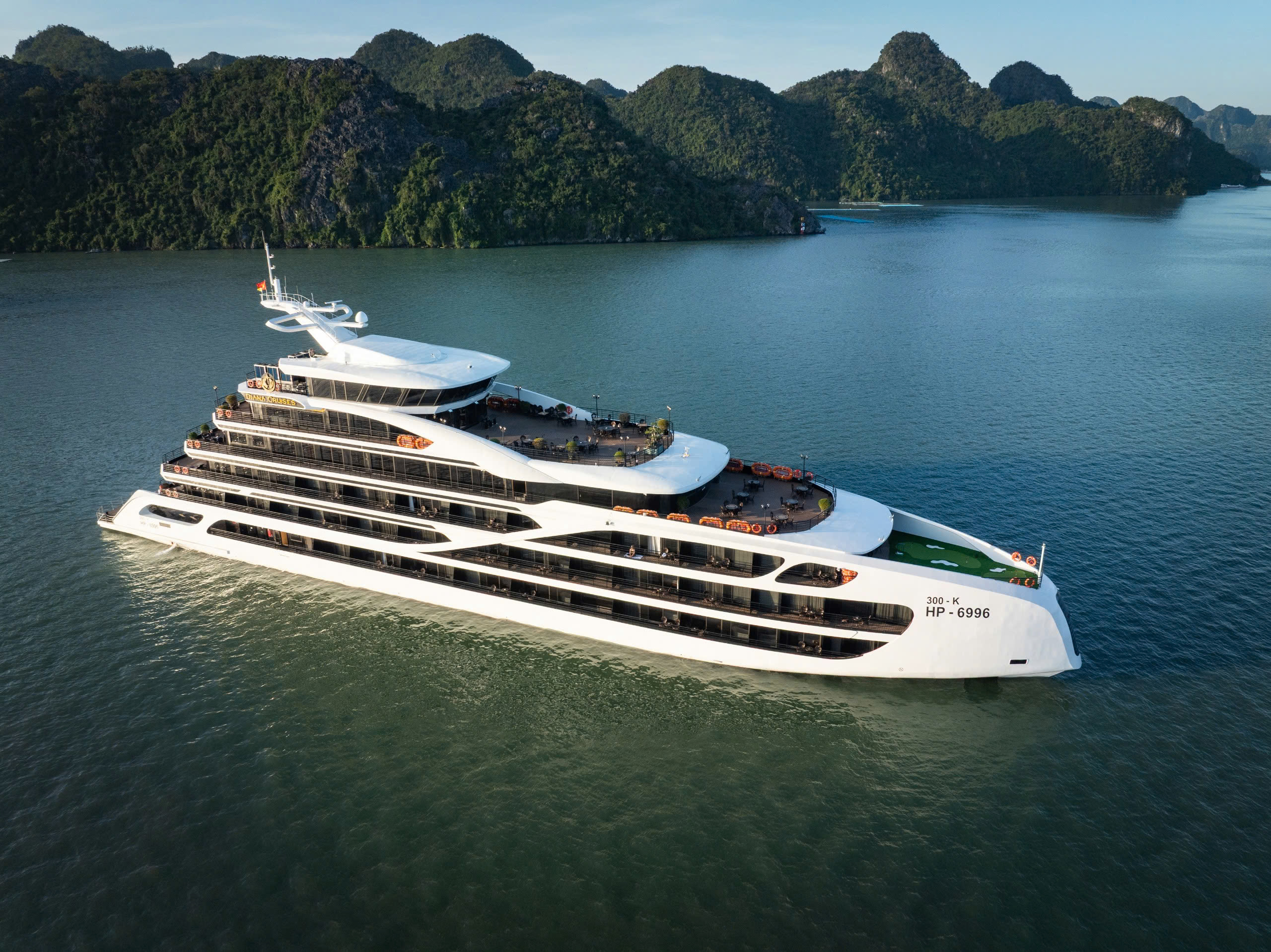Is Ha Long Bay Cruise Worth It? Cost, Tips & Cruise Guide